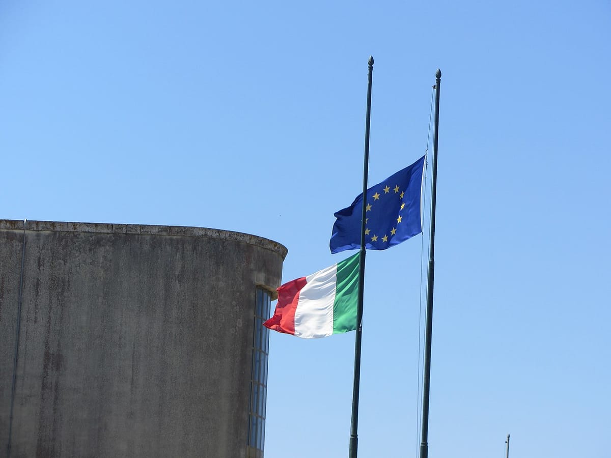 Sul lager sventola la bandiera dell’Europa