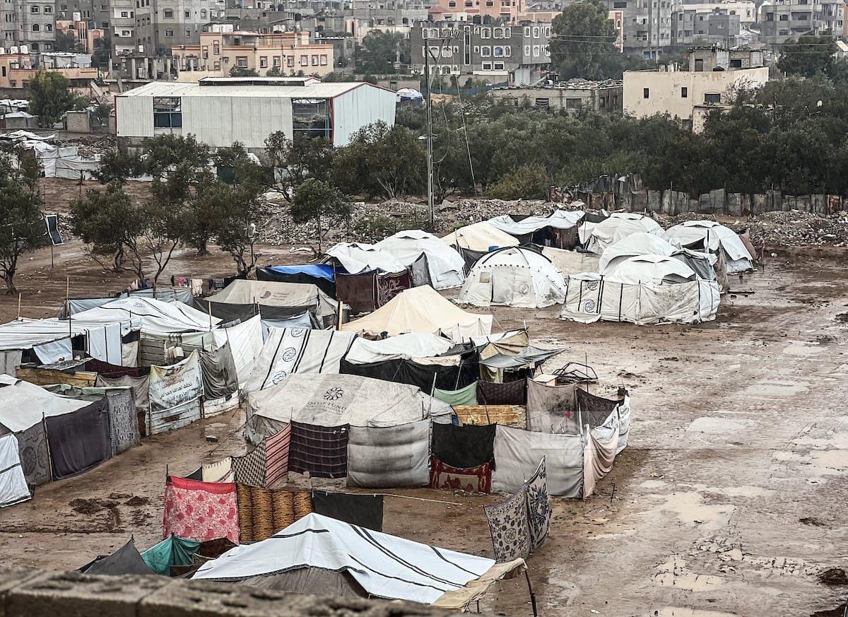 Israele bombarda gli alluvionati