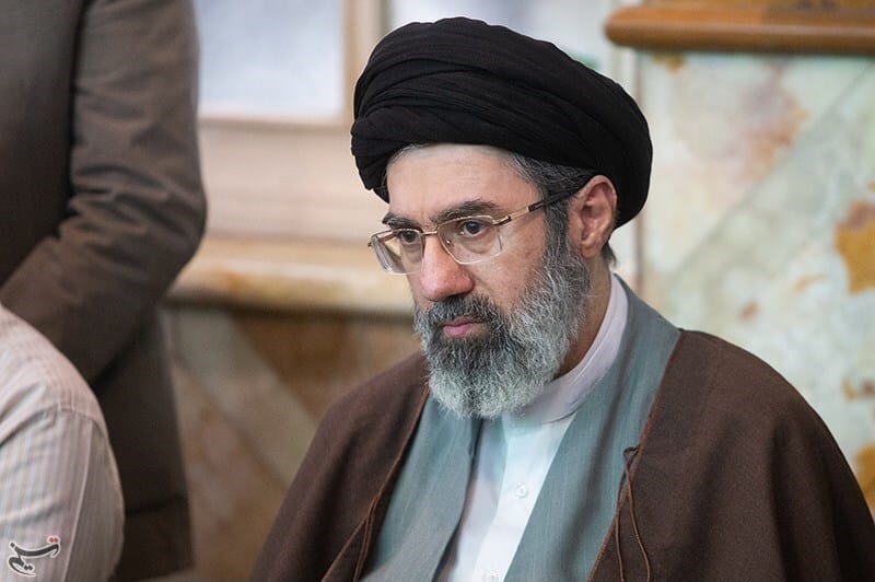 “Grazie a dio Khamenei è ringiovanito”
