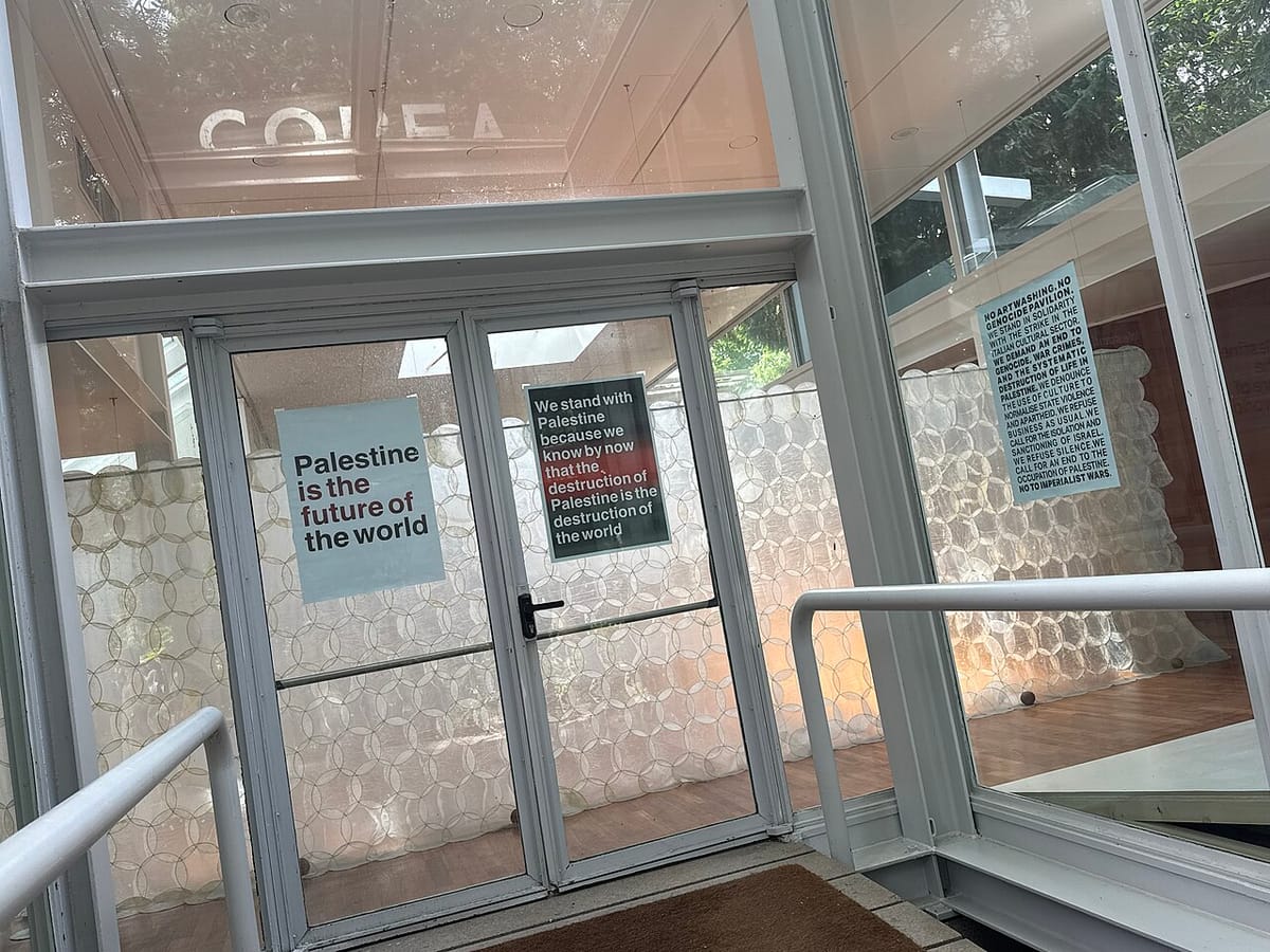 La Biennale contro il genocidio