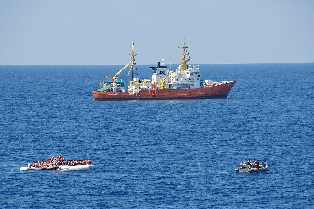 L’Europa sorride mentre le persone annegano