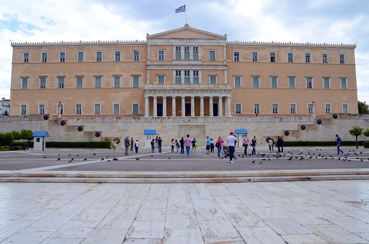 Morire di austerità: il dramma senza fine della Grecia e la miopia dell’Ue