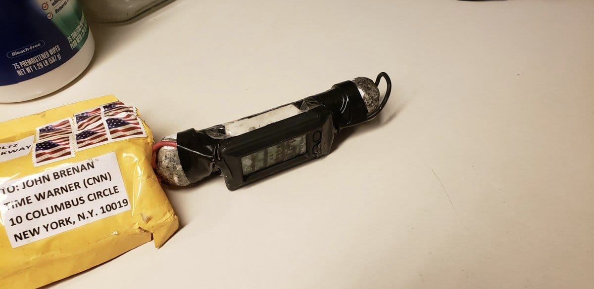 Dal complottismo ai pacchi bomba