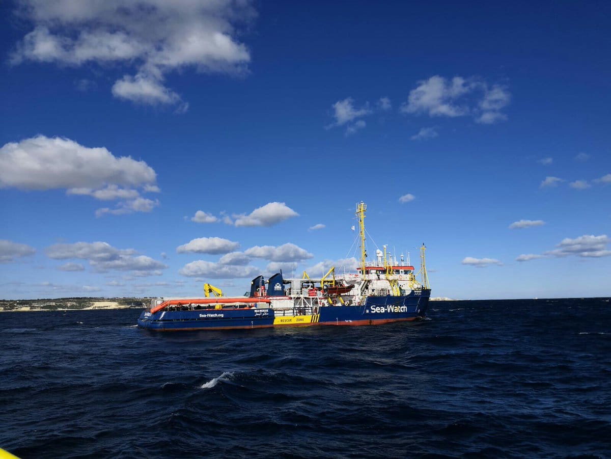 Sempre girati dall’altra parte