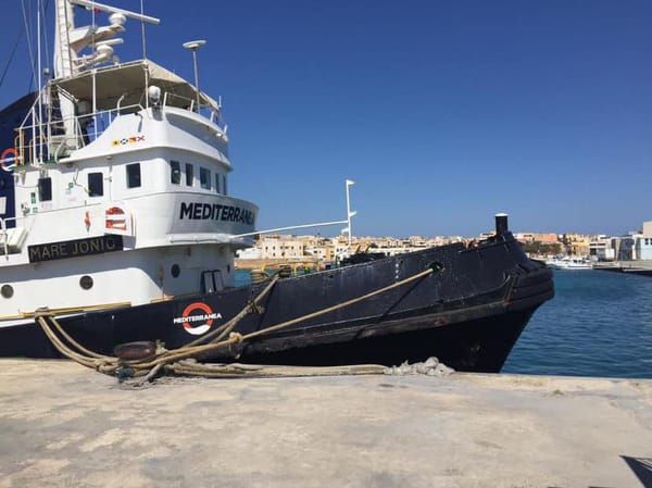 Spiare, accusare, incastrare