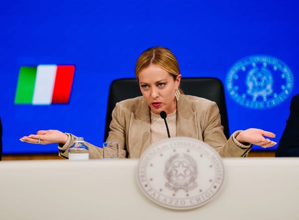 Come chiamare il partito di quelli che cantano “Me ne frego”