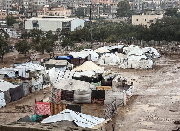 Israele bombarda gli alluvionati