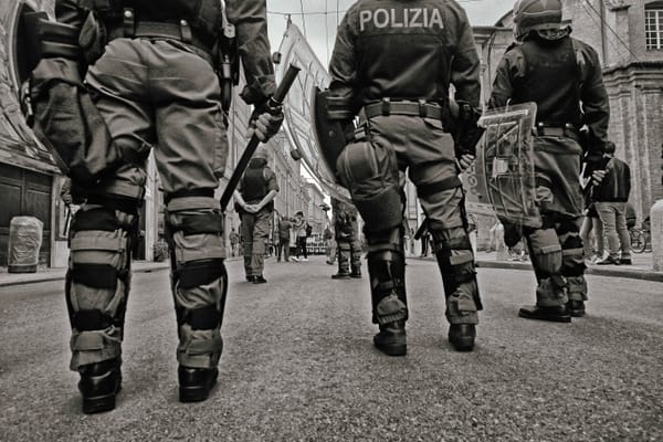 La deriva verso lo stato di polizia in Italia
