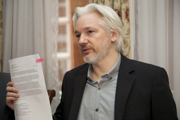 Anche Assange ha problemi con Fastweb