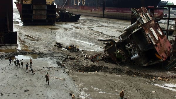 Smantellare navi a danno dell’ambiente:  dati e numeri dello shipbreaking
