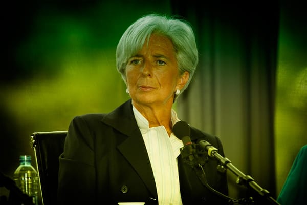 Inizia oggi il processo a Christine Lagarde per aver regalato 400 milioni di fondi statali a un tipo