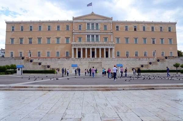 Morire di austerità: il dramma senza fine della Grecia e la miopia dell’Ue