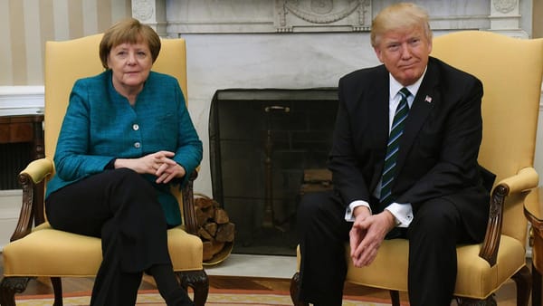 Hello, World! Stretta di mano, stretta da villano