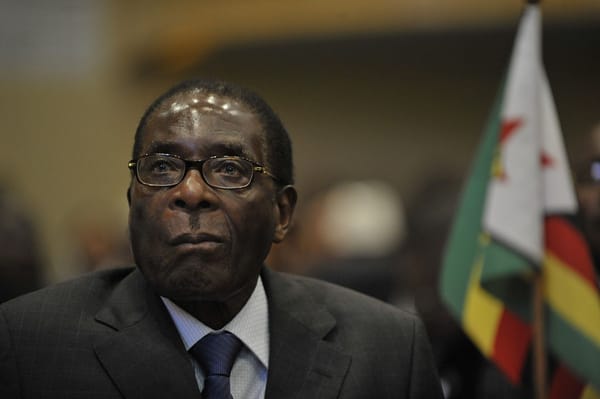 Questa è la storia di quella volta che Mugabe mi rapì dirottandomi l’aereo