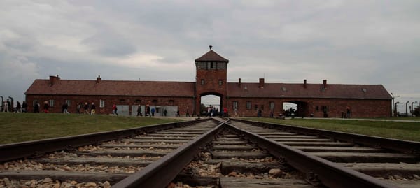 Hello, World! Campi di concentramento assolutamente non polacchi