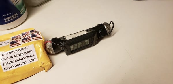 Dal complottismo ai pacchi bomba