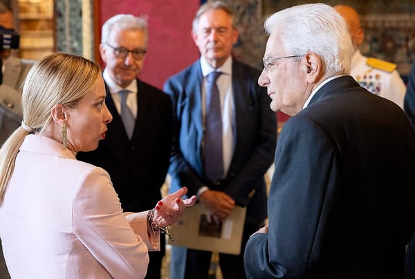 Il manganello di Piantedosi e la carota di Mattarella
