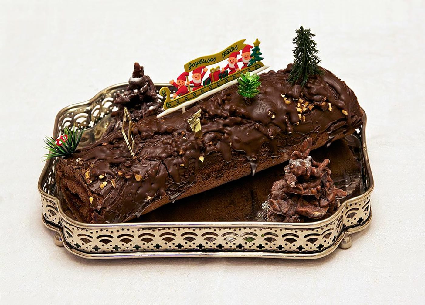1024px-buche_de_noel_chocolat_framboise_maison