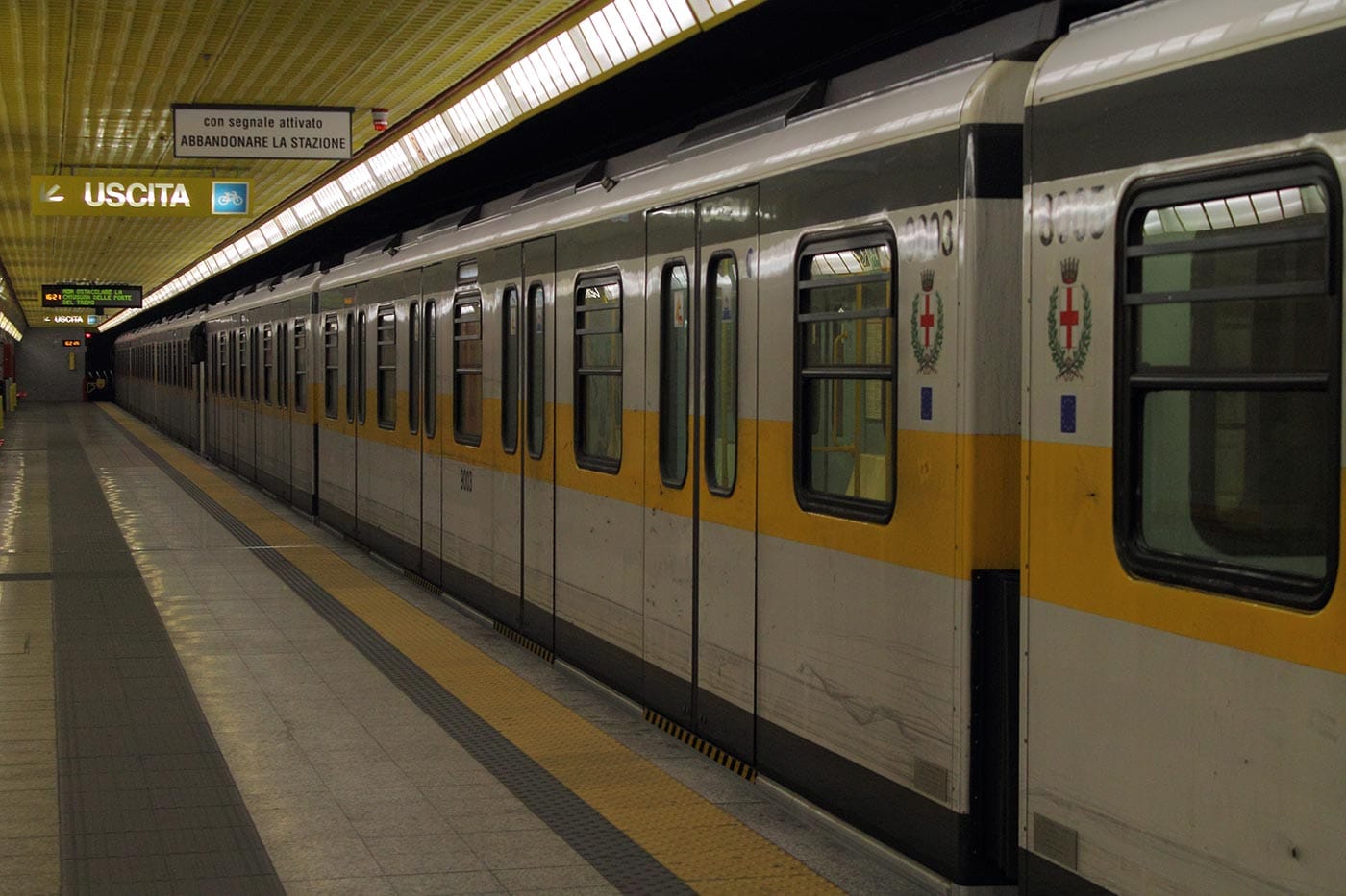 comasina_milan_metro_-_linea_3_-_train