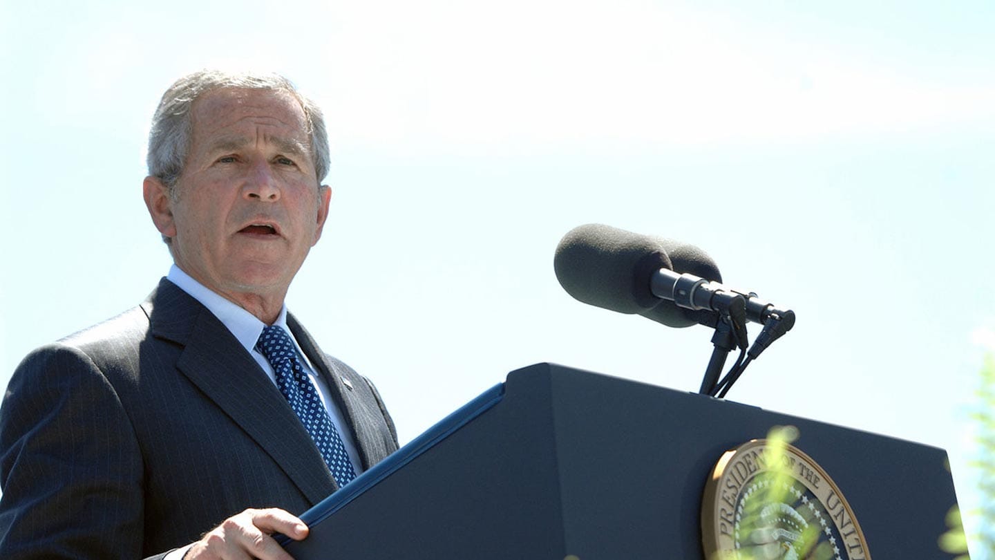 1280px-george_w-_bush_speaks_at_coast_guard_commencement