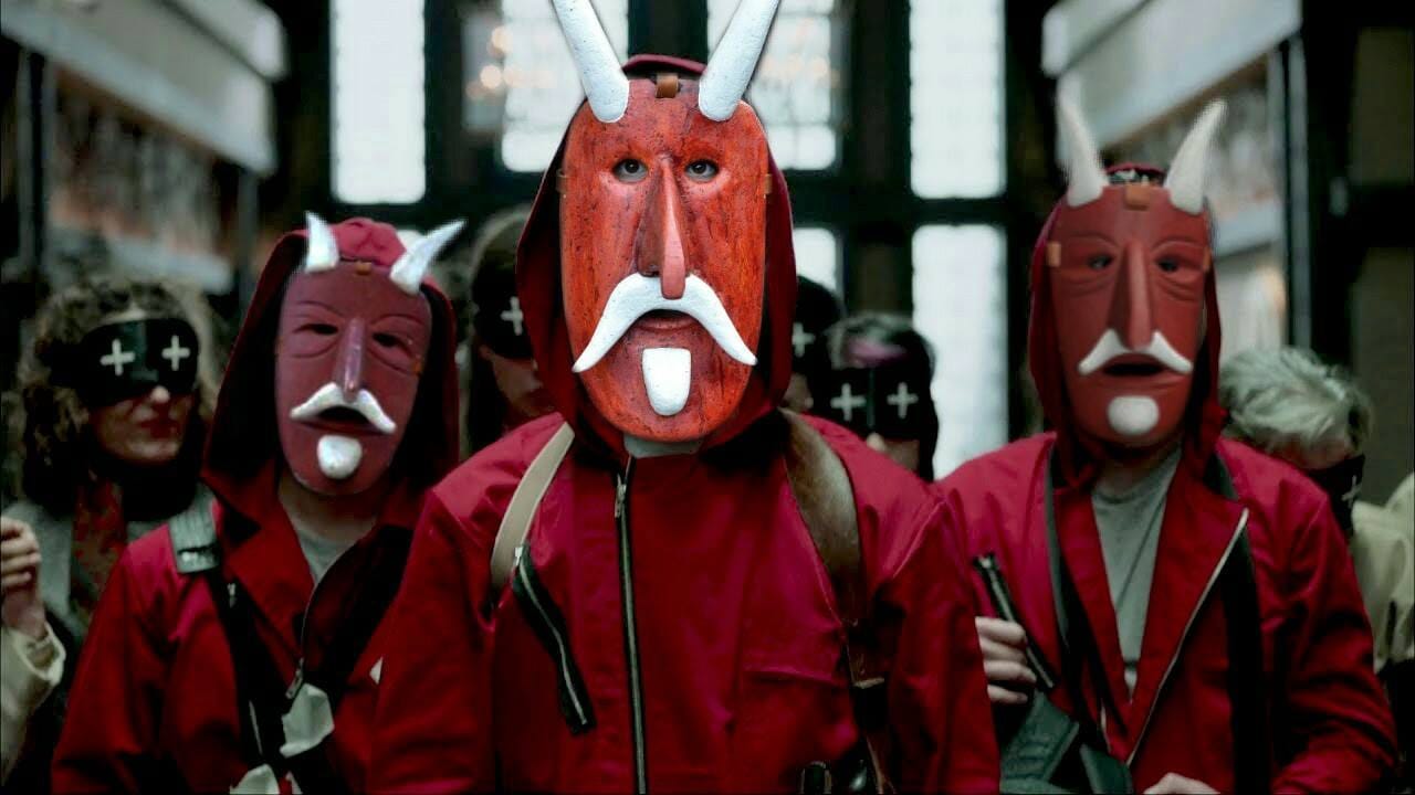 La Casa de Papel con le maschere tradizionali di Orani, nel nuorese