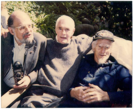 Timothy Leary (al centro), con Allen Ginsberg e John Lilly