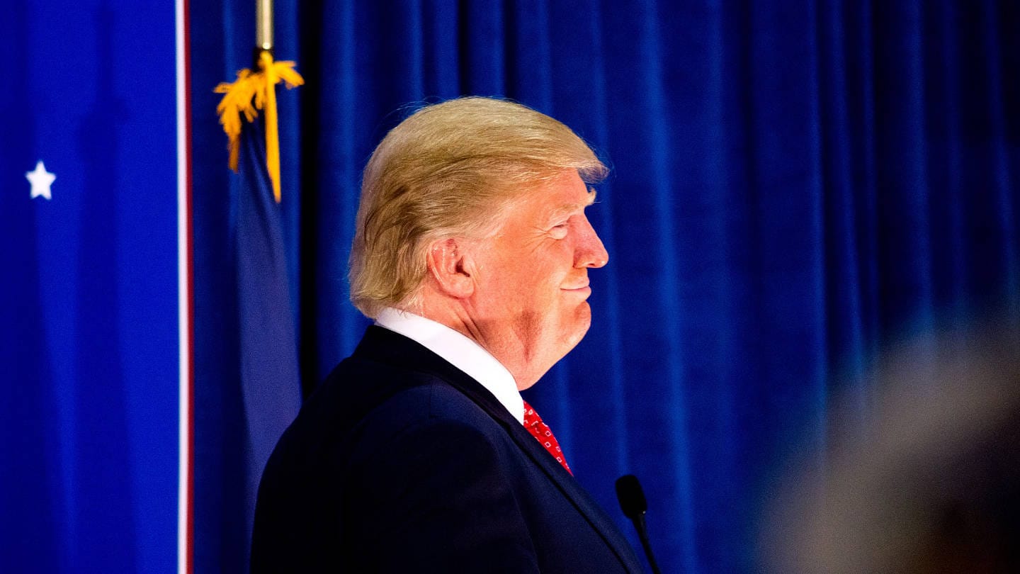 Il gozzo di Trump, fotografato da Marc Nozell