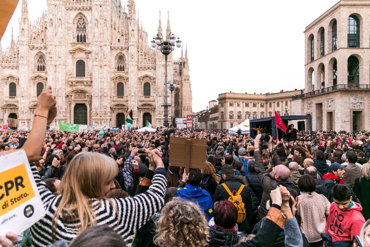 La piazza senza partito
